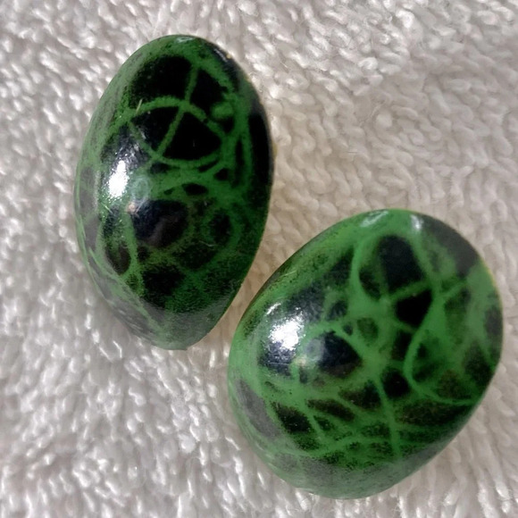 Vintage Black W Green Oval Plastic Clip On Earrings - Picture 5 of 8